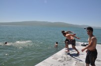 ÇıLDıR GÖLÜ - Termometreler 34'Ü Gösterince Soluğu Çıldır Gölü'nde Aldılar