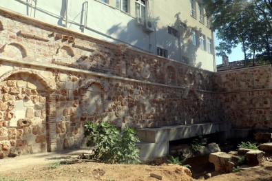 Antalya'da Kaçak Antik Tiyatro Kazısı İddiası