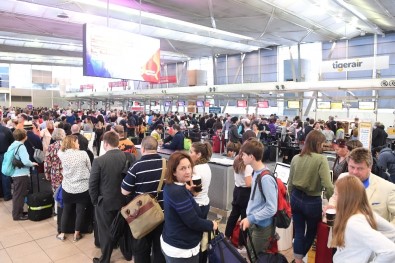 Avustralya Havaalanlarında Terör Endişesi Büyük Kuyruklar Oluşturdu