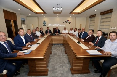 Çaturoğlu Belediye Başkanlarıyla Kurtulmuş'u Ziyaret Etti