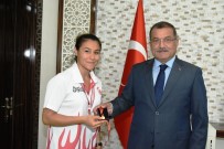 KARABAĞ - Müdür Uzunkaya, Polis Spor Gücü Sporcusunu Ödüllendirdi