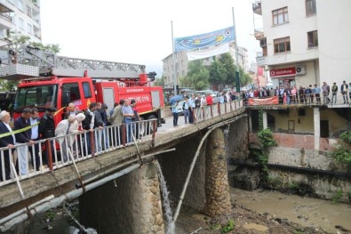 Otomobil Köprüden Uçtu Açıklaması 2 Yaralı