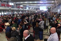 SIDNEY - Terör Endişesi Havalimanında Uzun Kuyruklara Neden Oldu