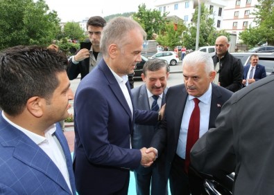 Başbakan Binali Yıldırım, Çekmeköy Belediyesi'ni Ziyaret Etti