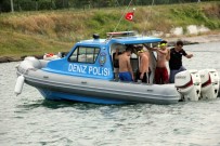 DENİZ POLİSİ - Botla Denize Açılan 5 Genç Ölümden Döndü