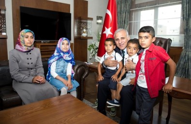 Vali Zorluoğlu Şehit Adnan Vanlı'nın Ailesini Kabul Etti