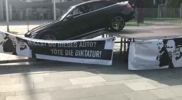 Almanya'da skandal Erdoğan pankartı