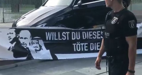 Almanya'da skandal Erdoğan pankartı