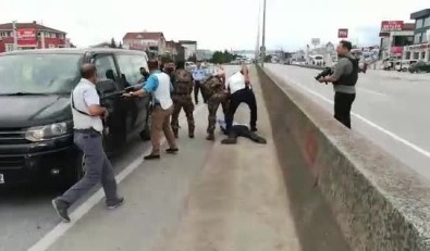 CHP'nin Yürüyüşüne Saldırı Hazırlığındaki DEAŞ'lının Yakalanma Anı Kameraya Yansıdı