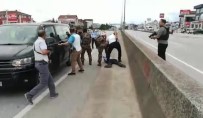 ŞÜPHELİ ARAÇ - CHP'nin Yürüyüşüne Saldırı Hazırlığındaki DEAŞ'lının Yakalanma Anı Kameraya Yansıdı