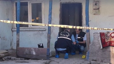 Eskişehir'de Evlerinin Önünde Oturan Çifte Ateş Açıldı