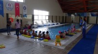 Kars'ta Minik Öğrenciler Havuzla Tanıştı