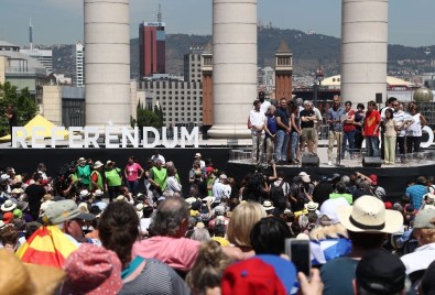 Katalonya'nın Bağımsızlık Yanlısı Kampanyasında Ayrılıklar Başladı