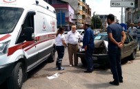 FARUK KOCA - Otomobil İle Saman Yüklü Traktör Çarpıştı Açıklaması 2 Yaralı