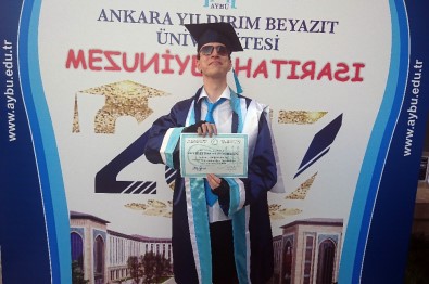 Asperger Sendromlu İlk Üniversite Mezunu Uluğ Özaydınlık Açıklaması 'Hayallerim Yeni Başlıyor'