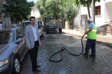 Siirt'te Caddeler Tazyikli Su İle Yıkanıyor