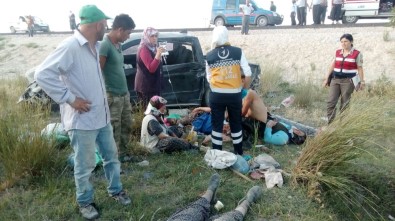 Tarım İşçilerini Taşıyan Kamyonet Takla Attı Açıklaması 2 Ölü, 7 Yaralı