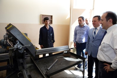 Vali Ali Hamza Pehlivan, 'Bu Gençlerimiz Sayesinde Daha İleriye Gideceğiz'