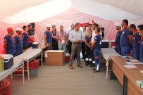 ÖNCÜPINAR - Vali Tekinarslan Sağlık Görevlilerini Ziyaret Etti