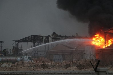 Adana'da Kimyasal Sanayi Deposunda 'Bomba Etkisi' Yaratan Patlama