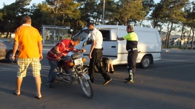 Burhaniye'de Motosiklet Kazası 2 Yaralı
