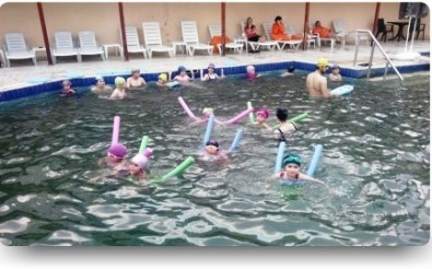 Emet'te Bayanlar Yüzme Öğreniyor