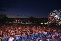 DEMET AKALIN - Fuar'da İrem Derici Rüzgarı