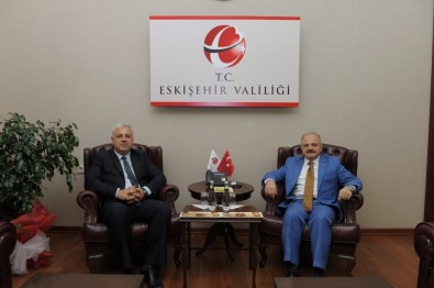 Vali Çakacak, Müsteşar Yardımcısı Arat'ı Makamında Kabul Etti