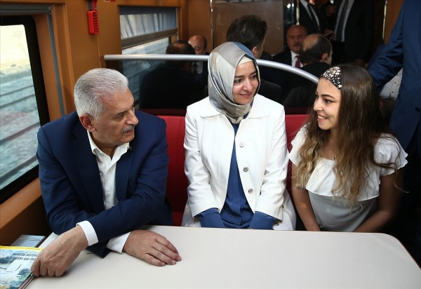 Binali Yıldırım Ankara'ya hızlı trenle döndü