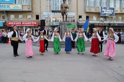 Akşehir Nasreddin Şenliklerinde Yerli Ve Yabancı Dans Grupları Danslarını Sergiledi