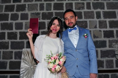 Genç Çiftler '07.07.2017' Tarihinde Evlenmek İçin Sıraya Girdi