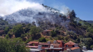 İzmir'de Korkutan Yangın Yerleşim Yerlerine İlerliyor