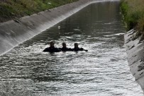 EMIRSEYIT - Kanala Devrilen Otomobildeki Genç İki Gündür Aranıyor