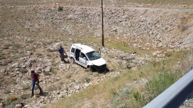 Sivas'ta Otomobil Şarampole Yuvarlandı Açıklaması 5 Yaralı