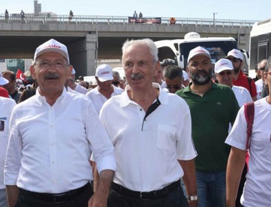 Türban yasakçısı Kemal Alemdaroğlu Adalet Yürüyüşü'nde