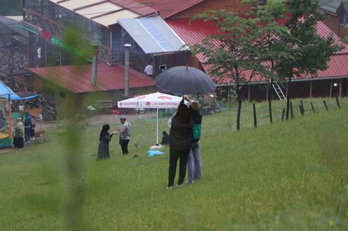 Kışın nüfusu 6 binlerde olan ilçe yazları günde 25-30 bin turisti ağırlıyor