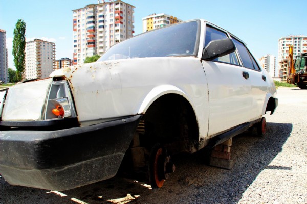 Yedek parçaya ihtiyacı olan bu araçtan alıyor!