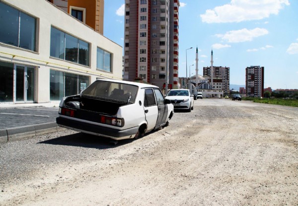 Yedek parçaya ihtiyacı olan bu araçtan alıyor!