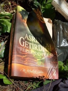 Doğa Yürüyüşüne Çıktılar, Çöplerin İçinde FETÖ'nün Kitaplarını Buldular