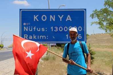 Elinde Türk Bayrağıyla Ankara'ya Yürüyen Yaşlı Adam Konya'ya Geldi