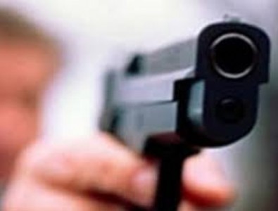 Flash TV'nin ünlü sunucusu Gökhan Taşkın arkadaşını vurdu