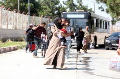 44 Bin Suriyeli Türkiye'ye Döndü