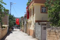 KÖSECELI - Adıyamanlı Şehidin Evine Ve Sokaklara Türk Bayrakları Asıldı