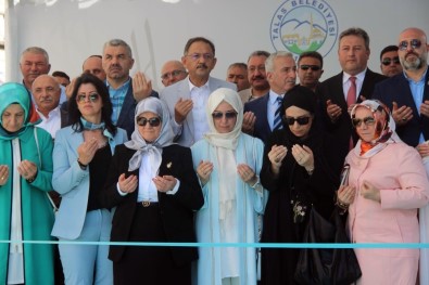 Bakan Özhaseki, 'Gecekondu Camileri Durdurmaya Çalışıyorum'