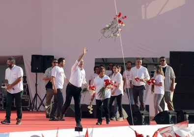 CHP'nin Lideri Kılıçdaroğlu'nun Yürüyüşü Maltepe Mitingiyle Sona Erdi