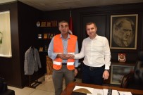 TEMİZLİK İŞÇİSİ - Başkan Kuzu, Özveriyle Çalışan Belediye Personelini Ödüllendirdi