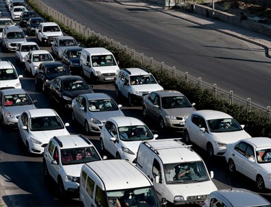 Grev ve tramvay çalışmaları İzmir trafiğini durdurdu