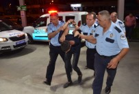 ASKER EĞLENCESİ - Kendisini Uyaran Polise Kafa Attı