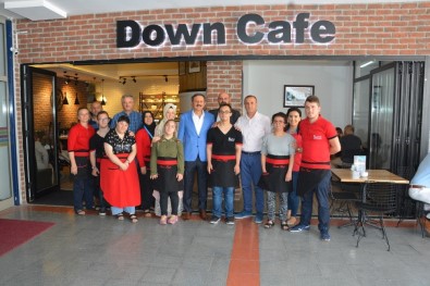 Milletvekili Yılmaz Down Kafe'yi Ziyaret Etti