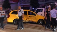 TAKSİ ŞOFÖRÜ - Ticari Taksiye Ortadan Çarptı, 4 Kişi Yaralandı